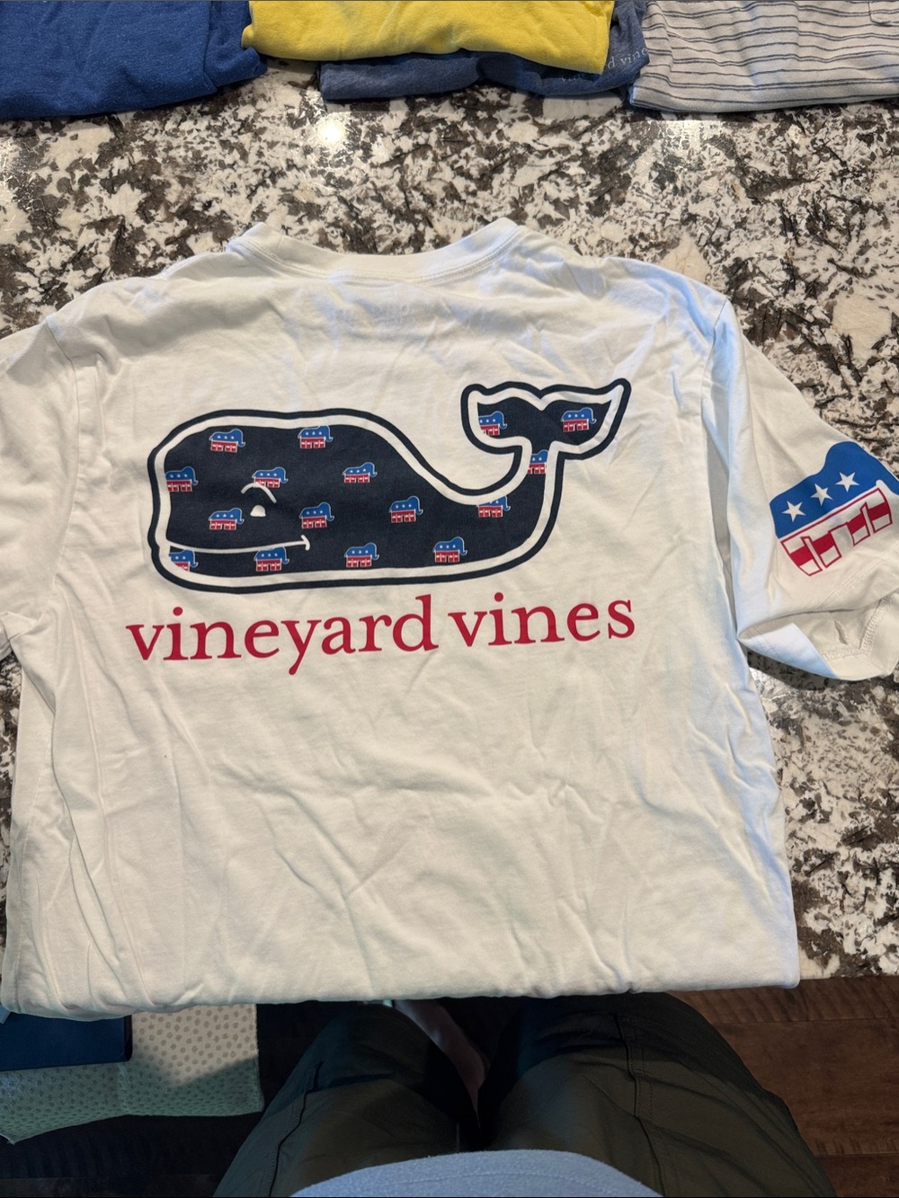 Vineyard Vines men’s XS White Tee with Navy Whale and Red Logo